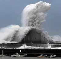 Japanese-jebi-Storm_shabavizparvaz_200.jpg