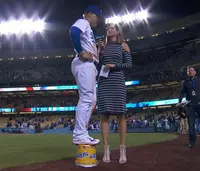 baseball-hernandez-player_shabavizparvaz_200.jpg