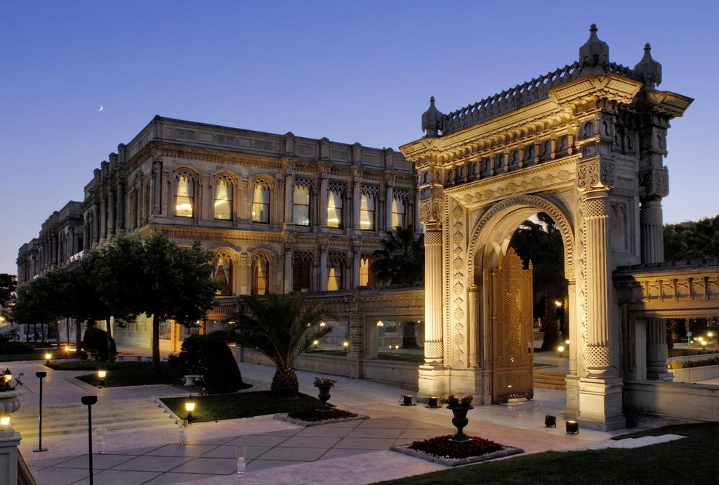 هتل سیراگان پالاس کمپینسکی