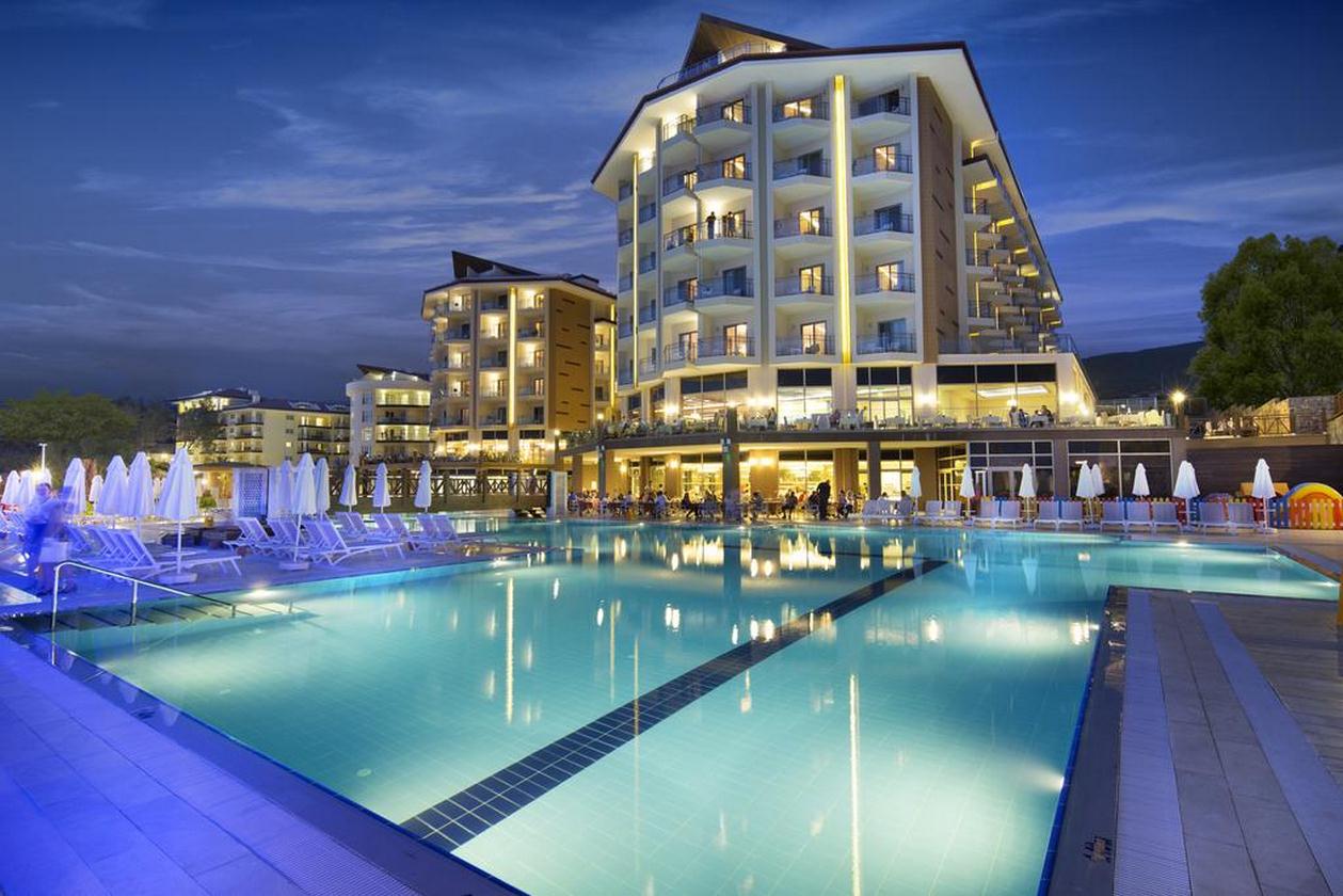 ramada resort kusadasi