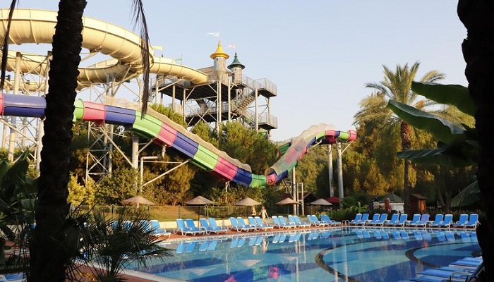 تصویری از یک پارک آبی در کوش آداسی