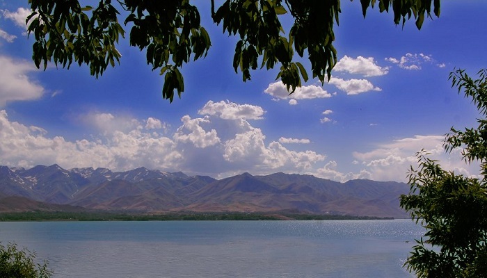 تصویری از دریاچه شهر وان